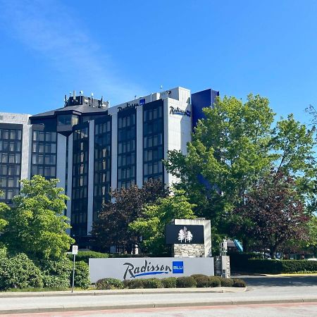 Radisson Blu Vancouver Airport Hotel & Marina Richmond Exterior photo