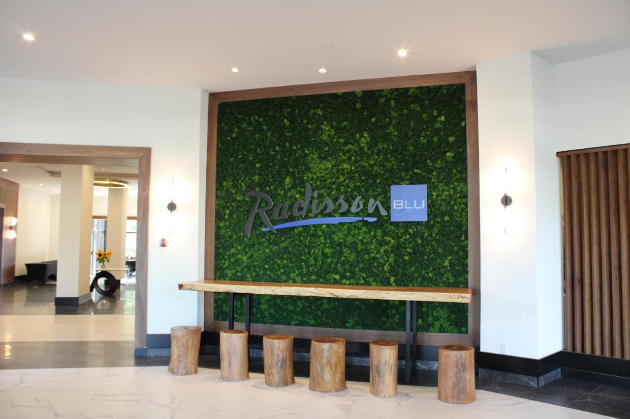 Radisson Blu Vancouver Airport Hotel & Marina Richmond Exterior photo