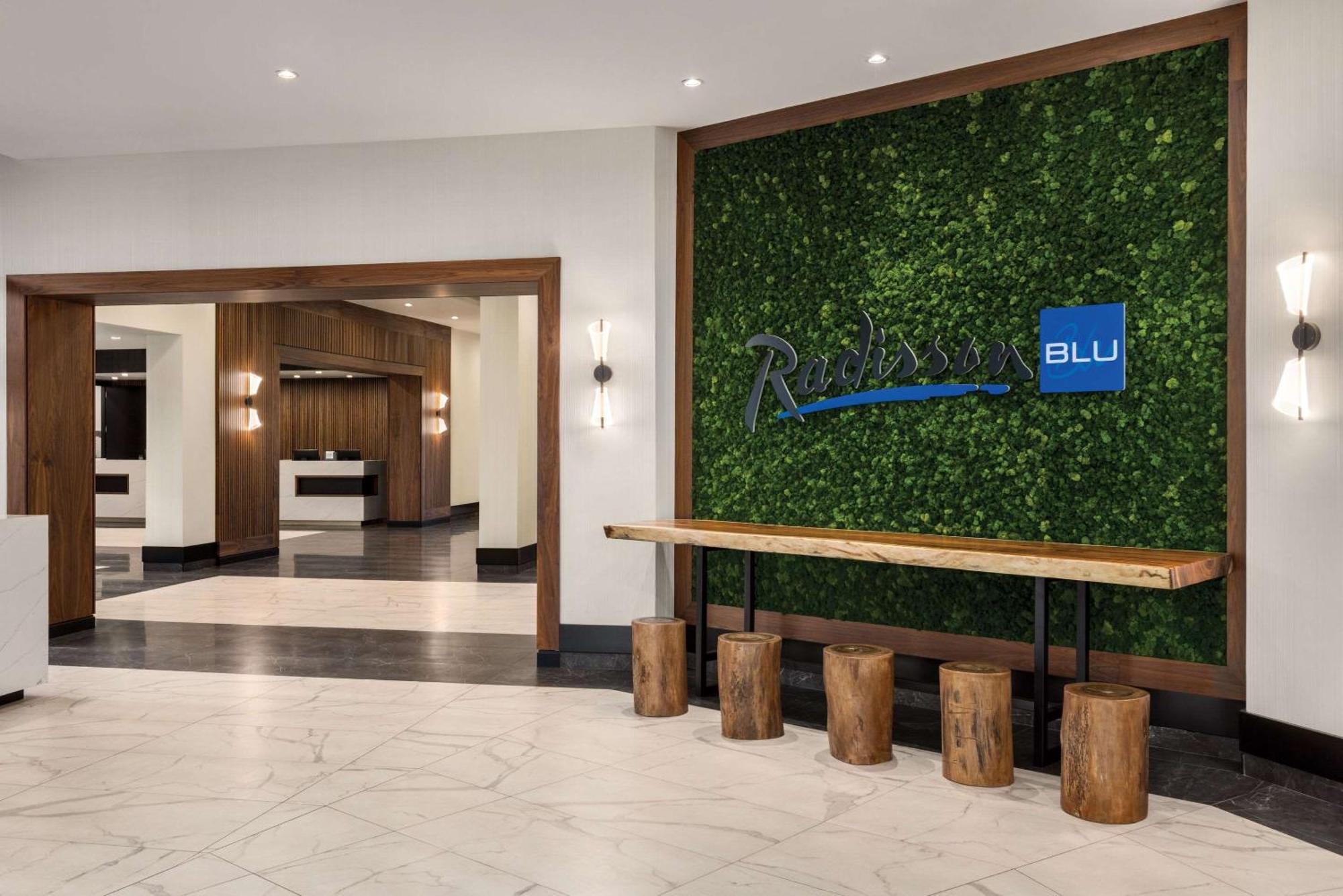 Radisson Blu Vancouver Airport Hotel & Marina Richmond Exterior photo