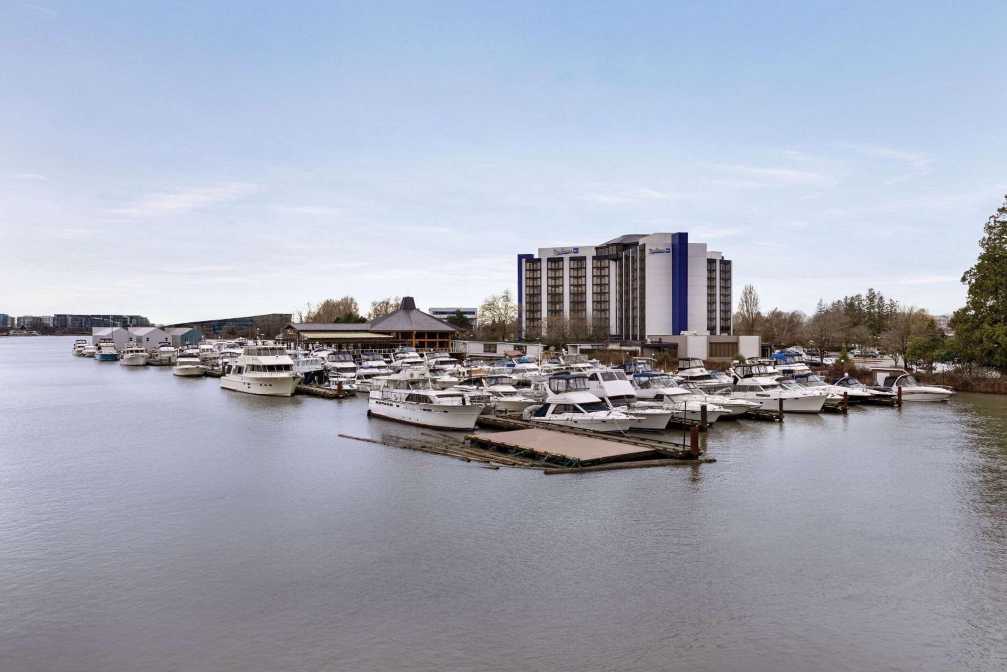 Radisson Blu Vancouver Airport Hotel & Marina Richmond Exterior photo