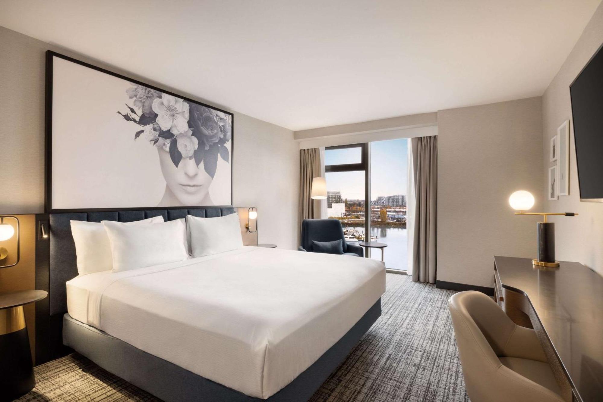 Radisson Blu Vancouver Airport Hotel & Marina Richmond Exterior photo